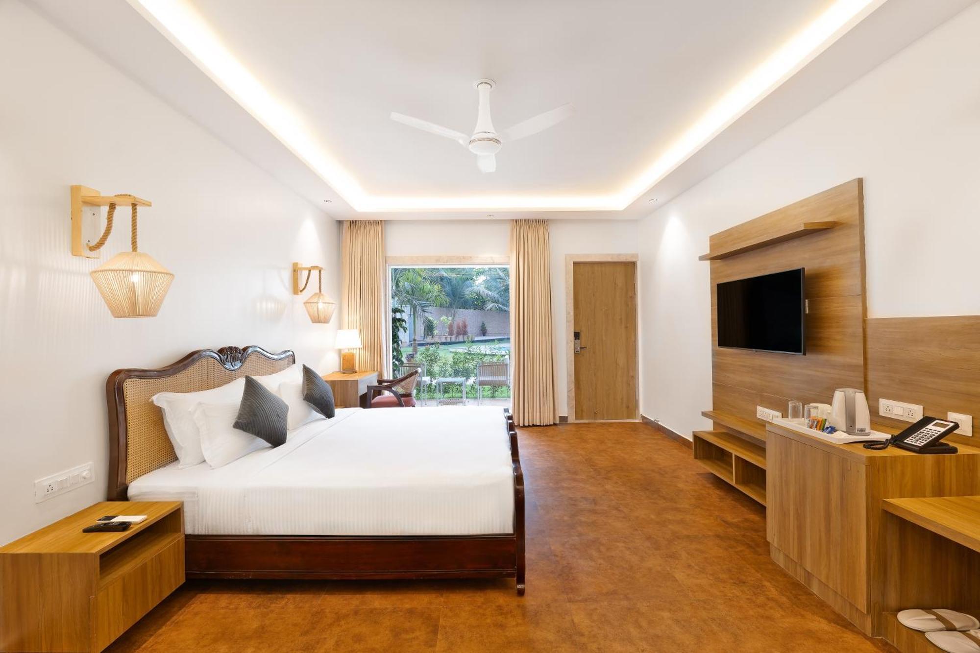 White Wharf Beach Resort Morjim Goa Exterior foto