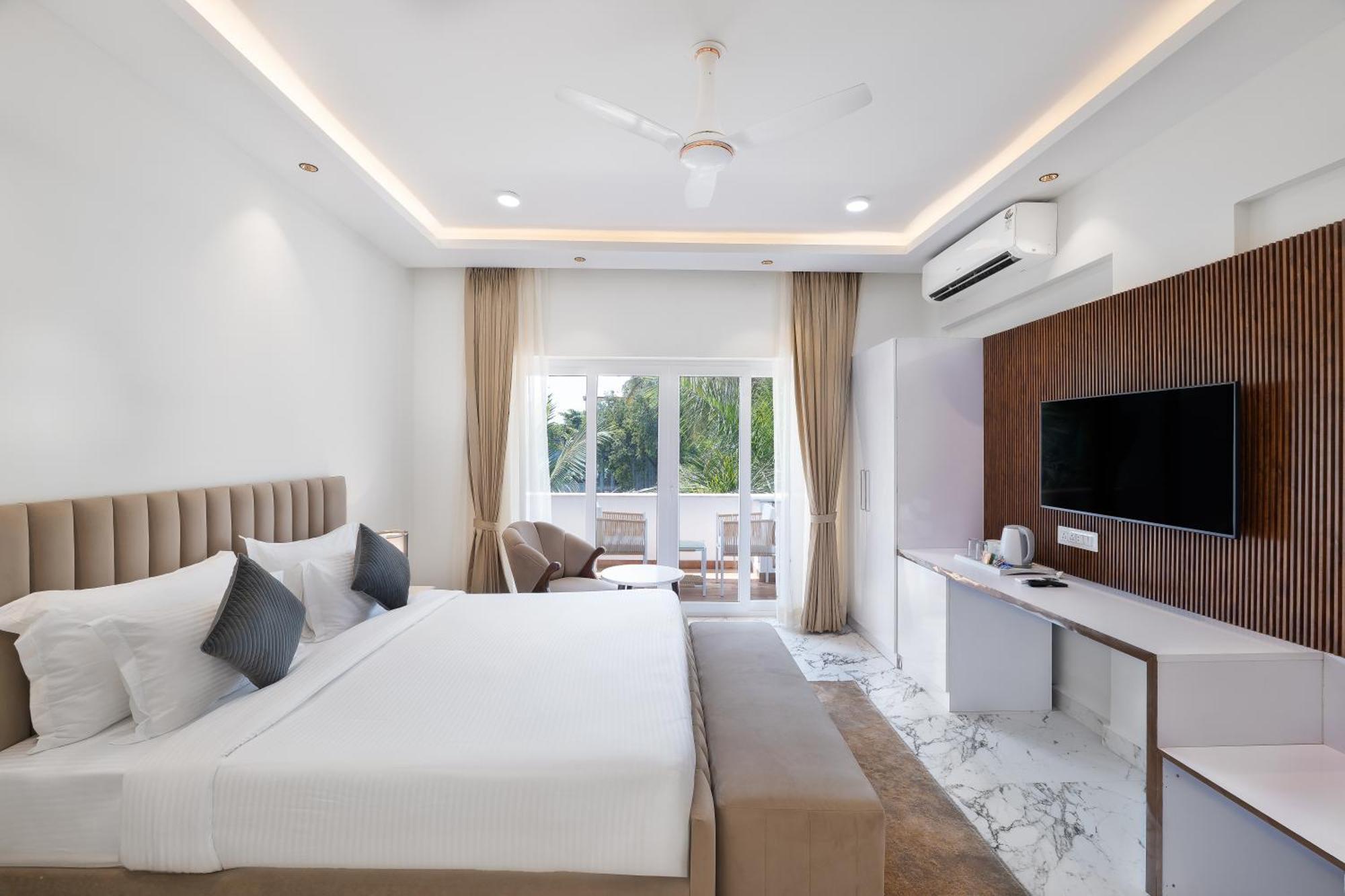 White Wharf Beach Resort Morjim Goa Exterior foto