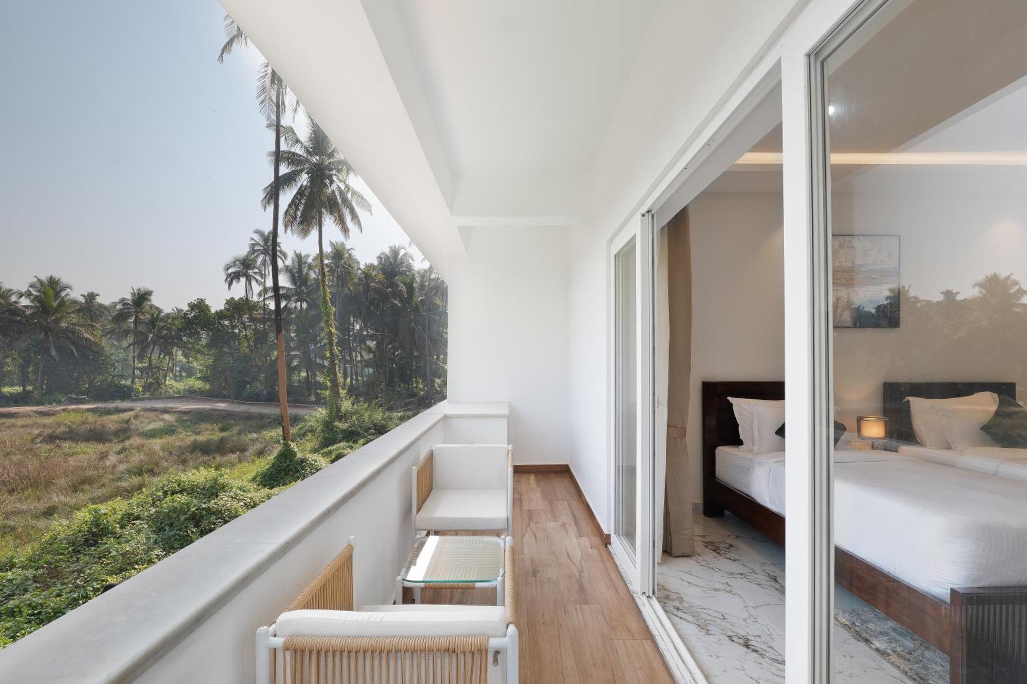 White Wharf Beach Resort Morjim Goa Exterior foto